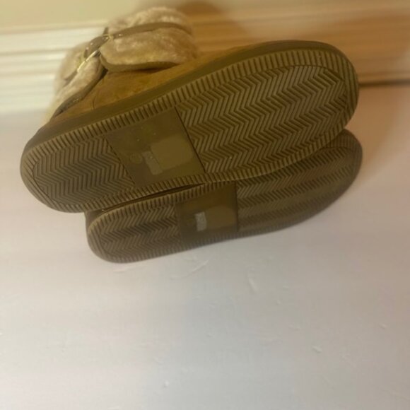 G By Guess Women's Aussie Faux Fur Suede Round Toe Brown Ankle Boot, size 9.5M - Picture 6 of 7